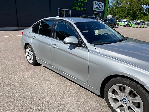 BMW 320d 3 of 5