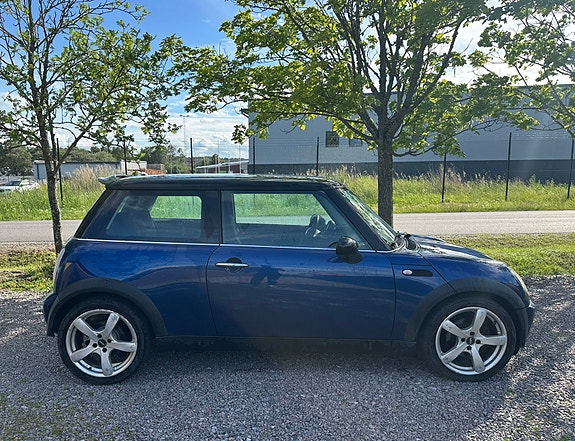 MINI Cooper 4 of 5