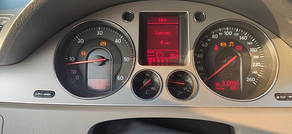 Volkswagen Passat 3 of 5