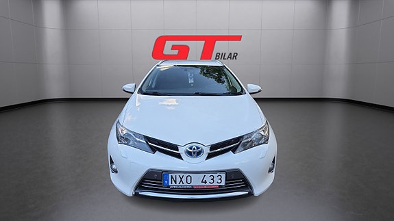 Toyota Auris 2 of 5