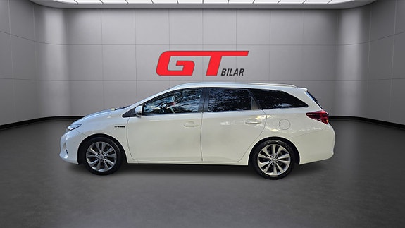 Toyota Auris 4 of 5