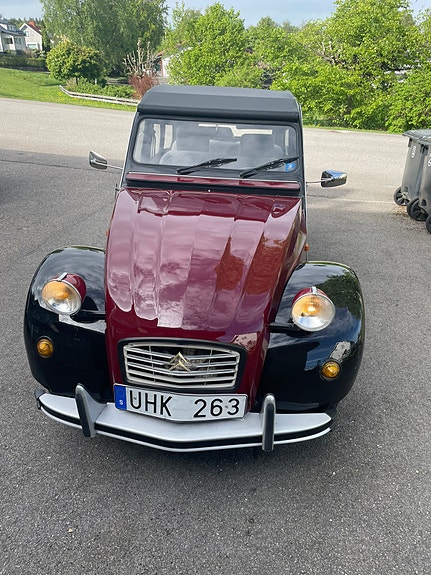 Citroen 2CV 8 of 10