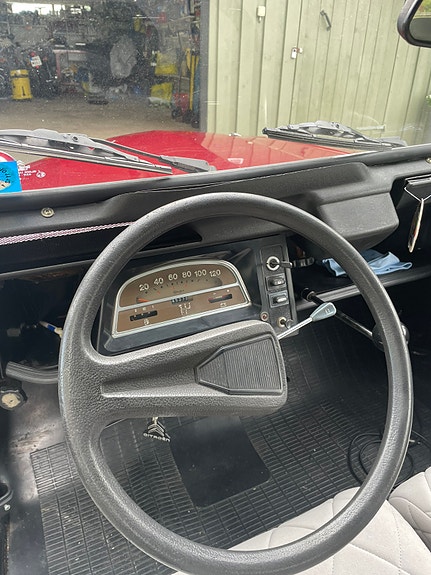 Citroen 2CV 9 of 10