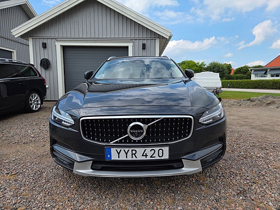 Volvo V90 Cross Country 3 of 5