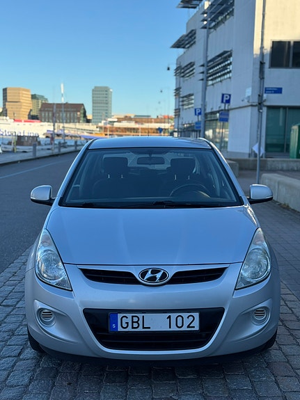 Hyundai i20 2 of 5