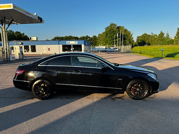 Mercedes-Benz E250 3 of 5