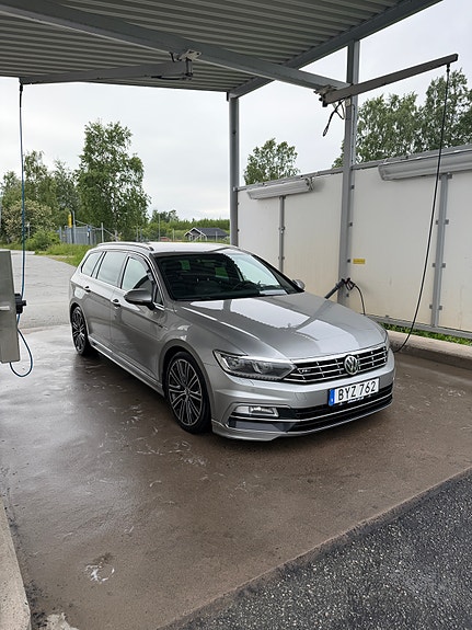 Volkswagen Passat 2 of 4
