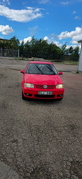 Volkswagen Polo 2 of 5