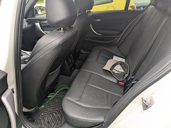 BMW 120d 4 of 5