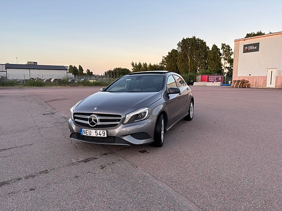 Mercedes-Benz A180 2 of 5