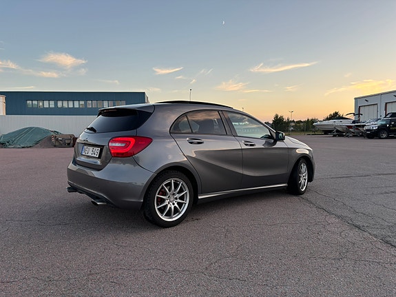 Mercedes-Benz A180 4 of 5