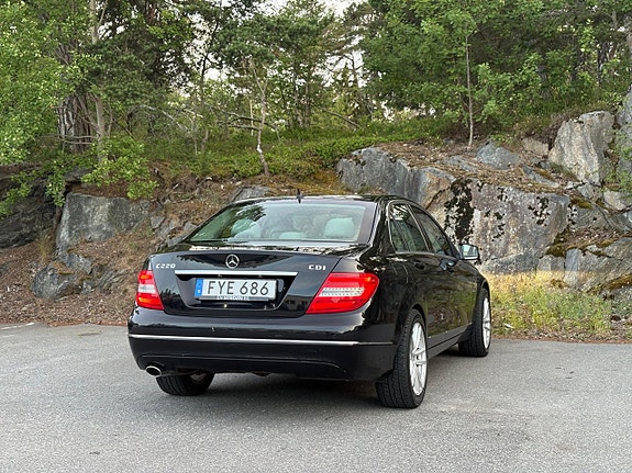 Mercedes-Benz C220 5 of 14