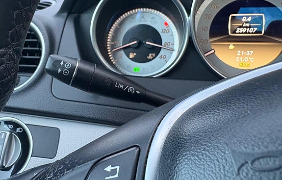 Mercedes-Benz C220 9 of 14