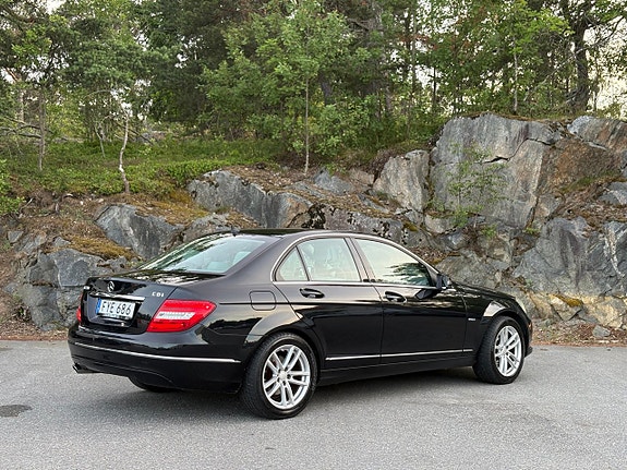 Mercedes-Benz C220 4 of 14