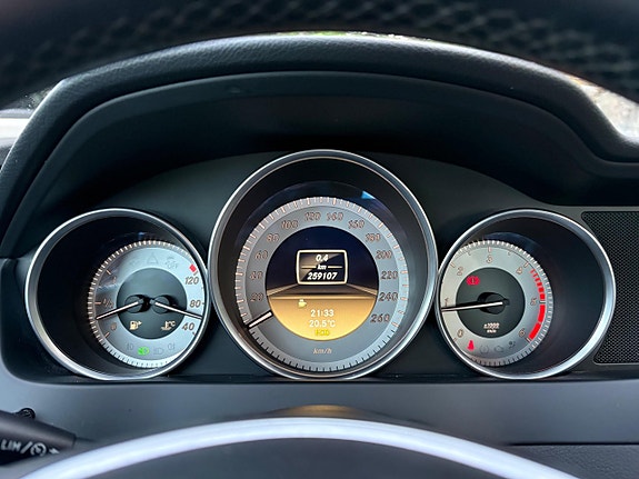 Mercedes-Benz C220 7 of 14