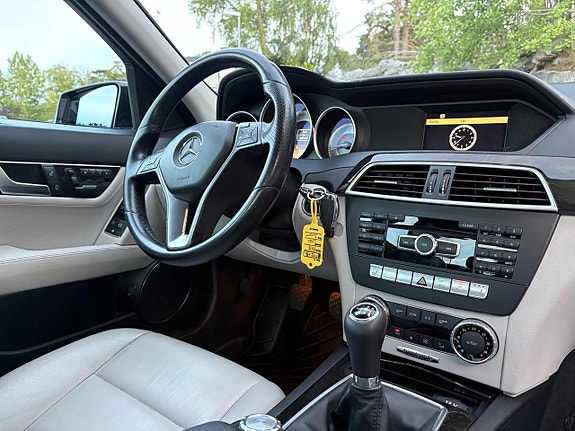 Mercedes-Benz C220 13 of 14