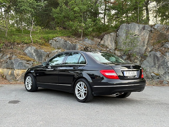 Mercedes-Benz C220 6 of 14