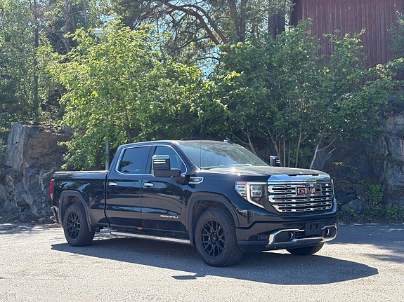 GMC Sierra 3 of 5