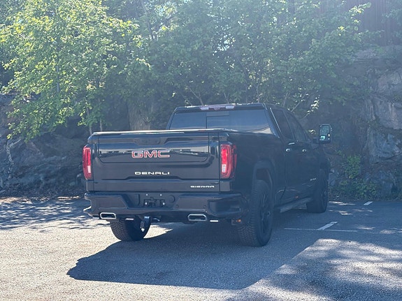 GMC Sierra 5 of 5