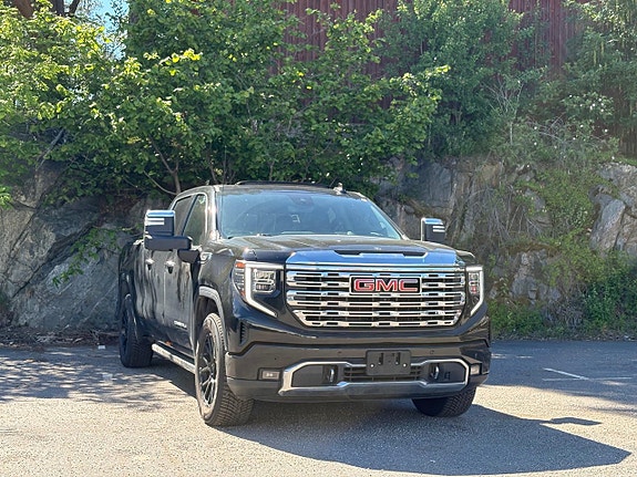 GMC Sierra 2 of 5