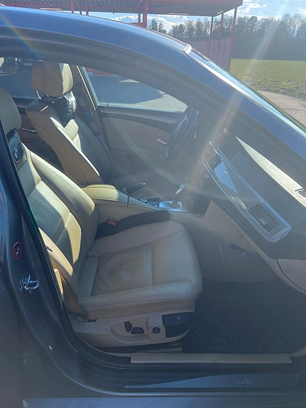 BMW 520d 4 of 5