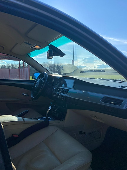 BMW 520d 3 of 5
