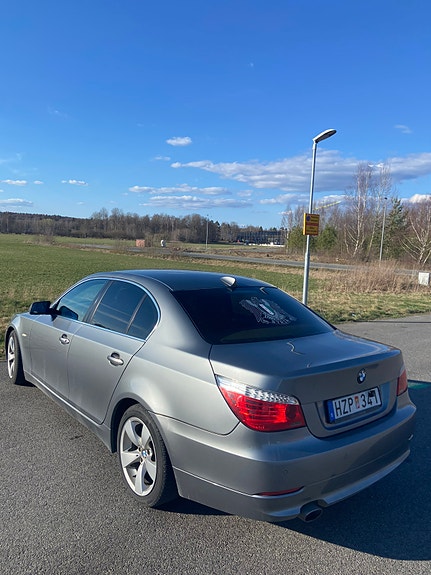 BMW 520d 2 of 5