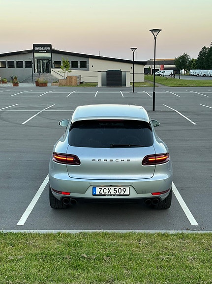 Porsche Macan GTS 3 of 5