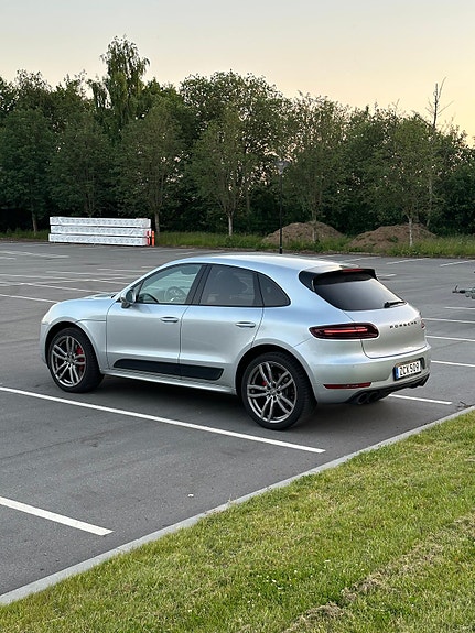 Porsche Macan GTS 2 of 5