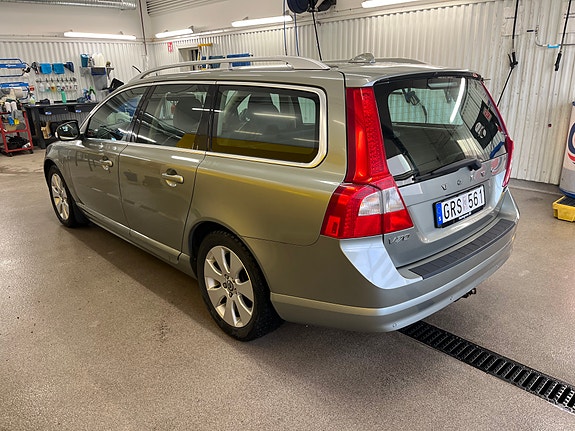 Volvo V70 4 of 5