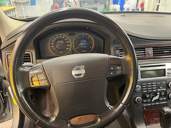 Volvo V70 8 of 9