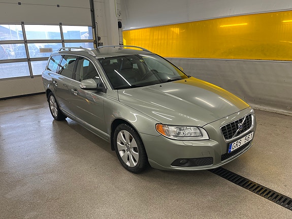 Volvo V70 2 of 5