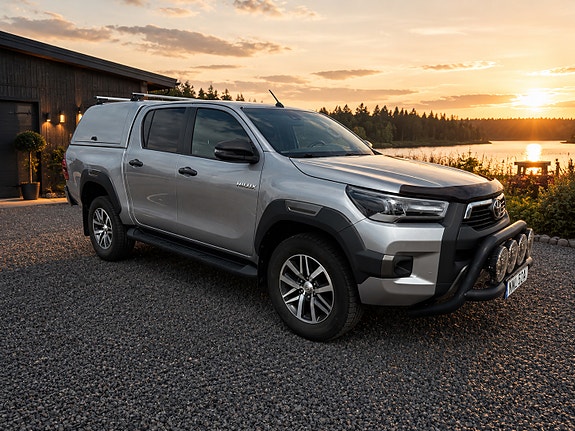 Toyota HiLux 2 of 8