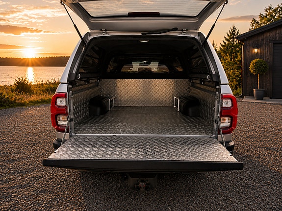 Toyota HiLux 5 of 8