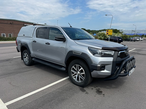 Toyota HiLux 2 of 5