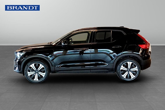 Volvo XC40 3 of 5