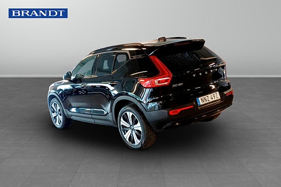 Volvo XC40 2 of 5