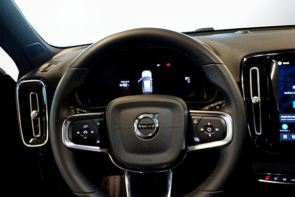 Volvo XC40 7 of 9