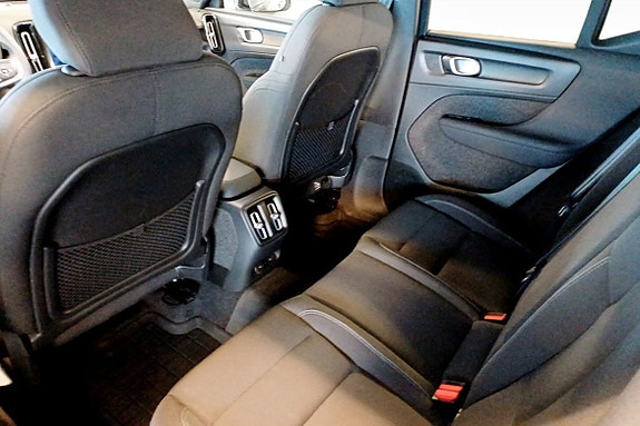 Volvo XC40 8 of 9