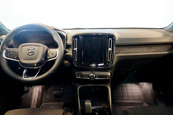 Volvo XC40 4 of 5