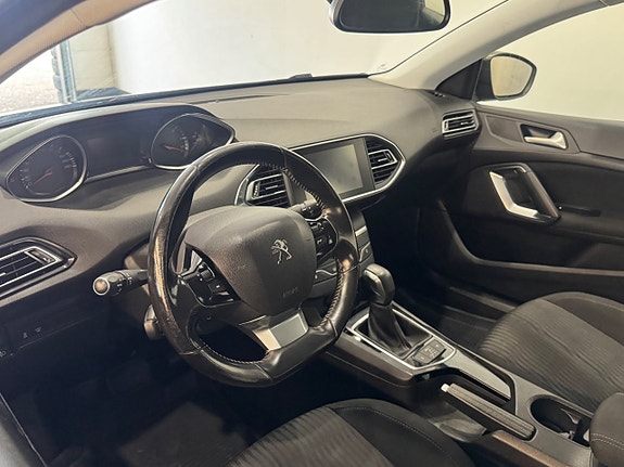 Peugeot 308 SW 7 of 11