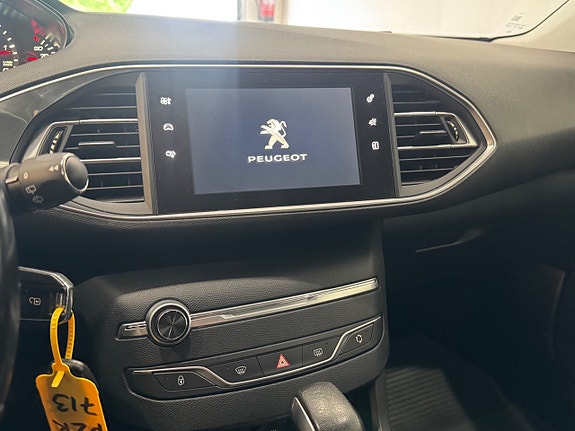 Peugeot 308 SW 9 of 11