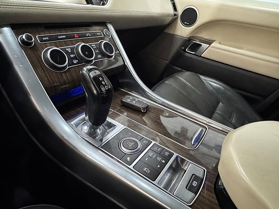 Land Rover Range Rover Sport 13 of 15