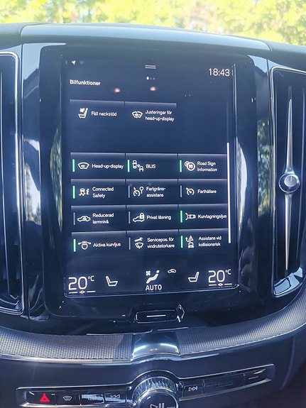 Volvo XC60 8 of 19
