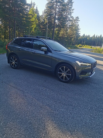 Volvo XC60 2 of 5