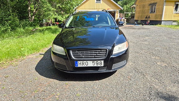 Volvo V70 3 of 5