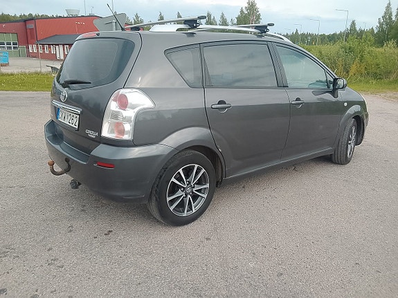 Toyota Corolla Verso 6 of 15