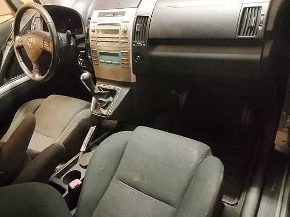 Toyota Corolla Verso 10 of 15