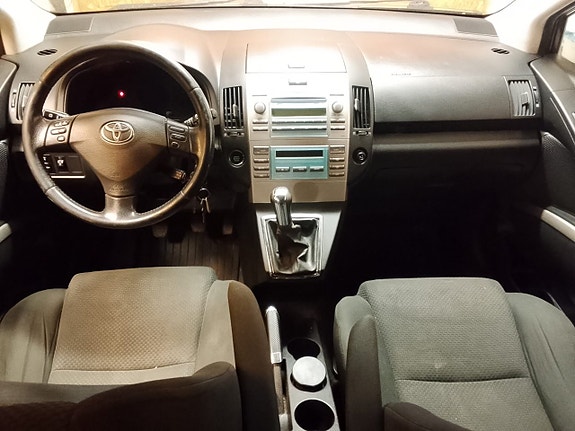 Toyota Corolla Verso 9 of 15