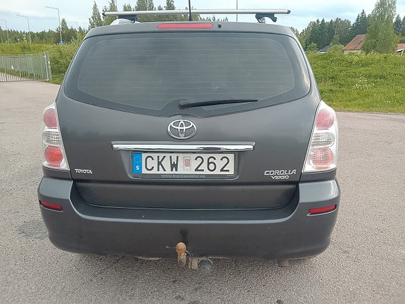 Toyota Corolla Verso 5 of 5